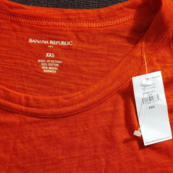 Banana Republic Orange Short Sleeve Tee - Picture 2 of 3